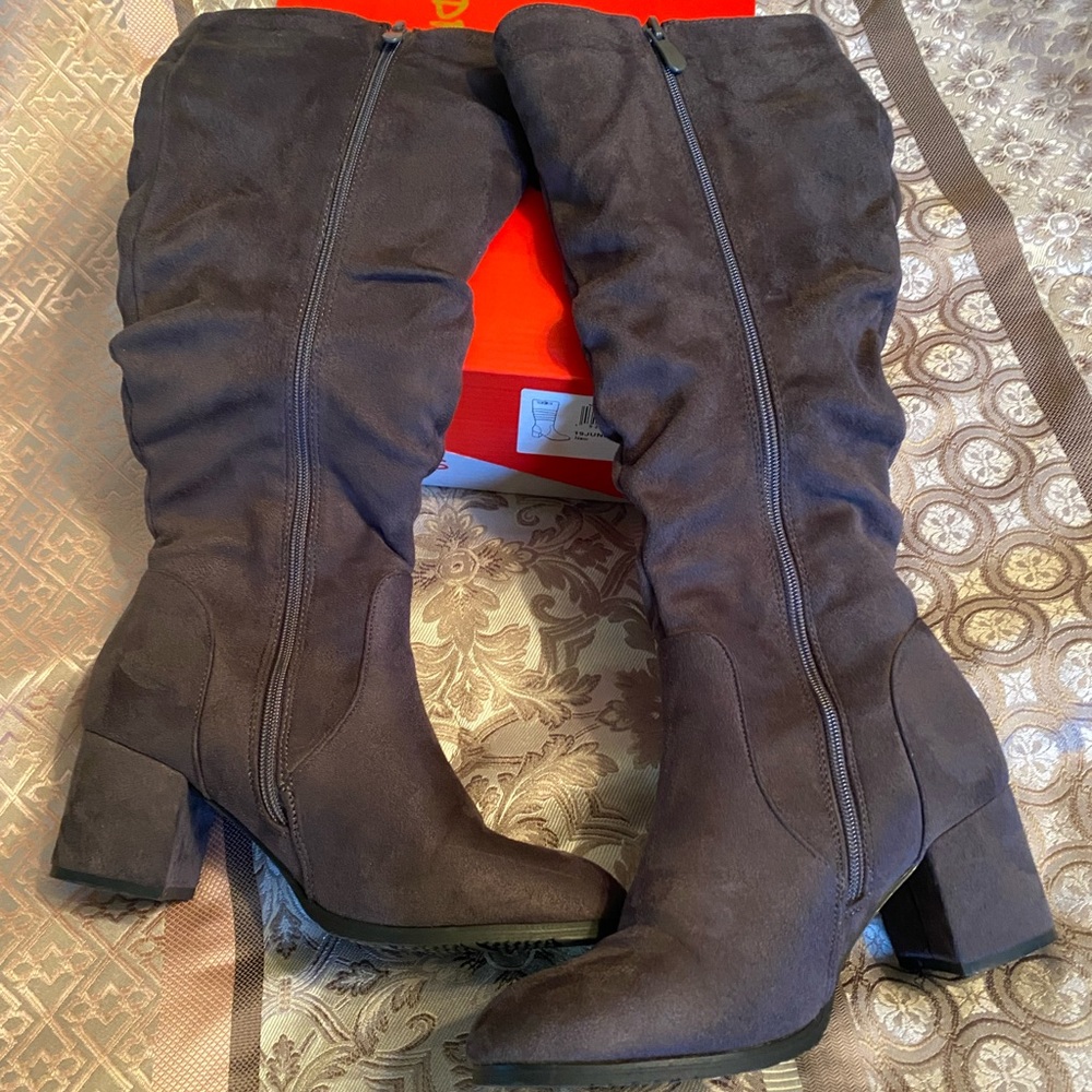 Worn Once Dream Pairs Gray Suede Boots